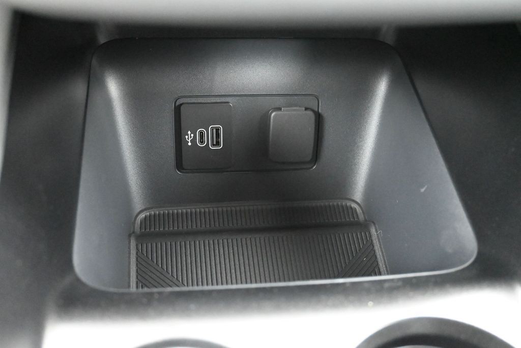 Ford Explorer Vehicle Full-screen Gallery Image 14