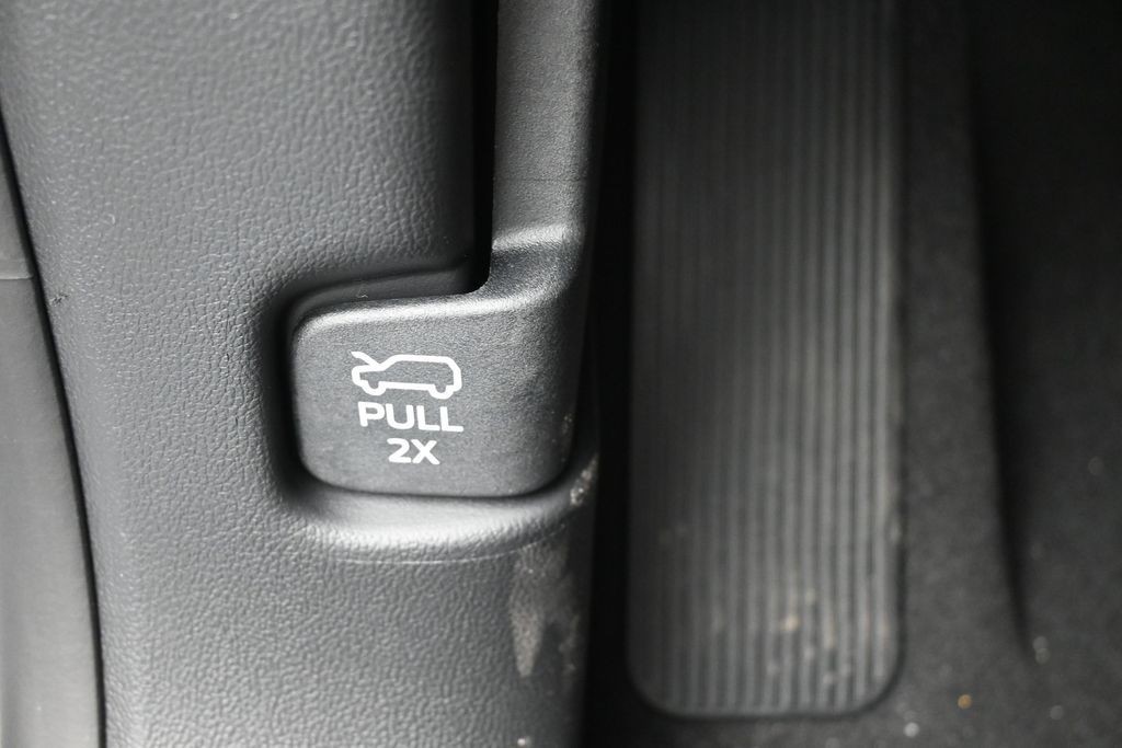 Ford Explorer Vehicle Full-screen Gallery Image 20