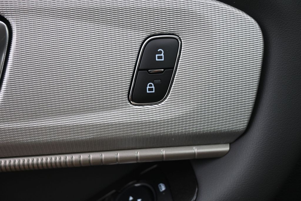 Ford Explorer Vehicle Full-screen Gallery Image 21
