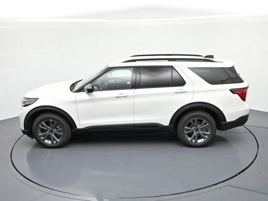 Ford Explorer Vehicle Full-screen Gallery Image 29