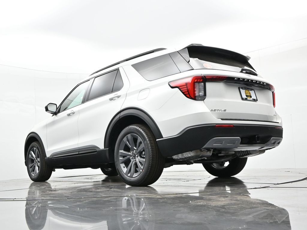 Ford Explorer Vehicle Full-screen Gallery Image 30