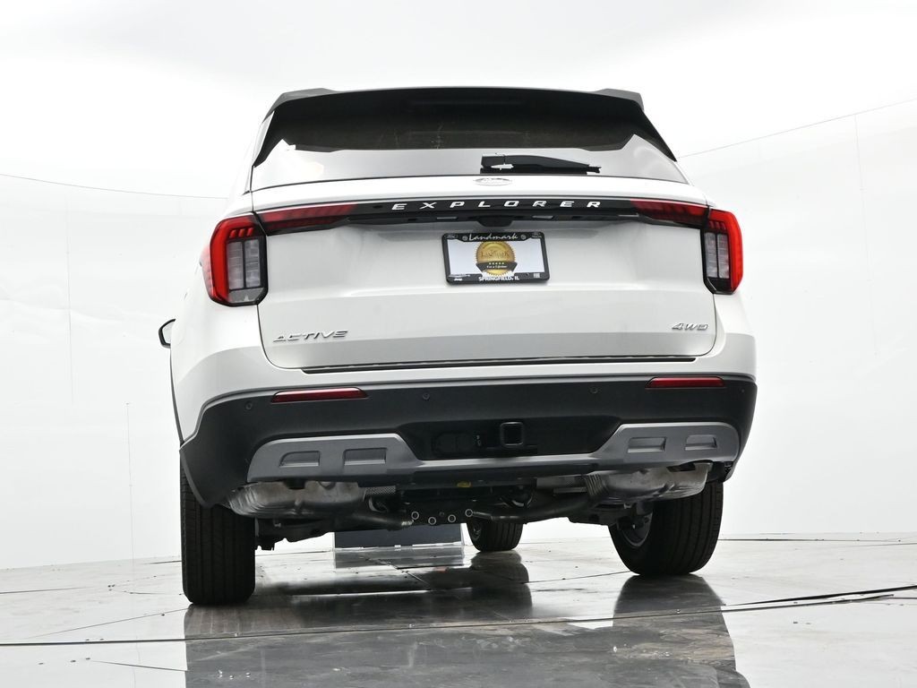 Ford Explorer Vehicle Full-screen Gallery Image 31