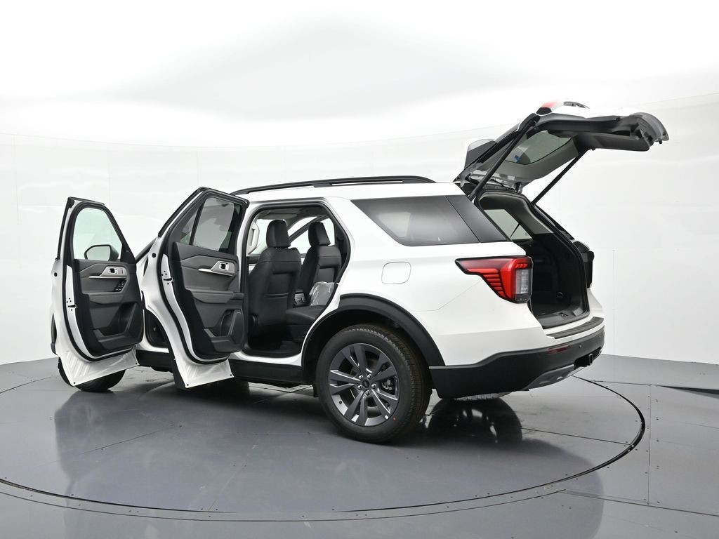 Ford Explorer Vehicle Full-screen Gallery Image 35
