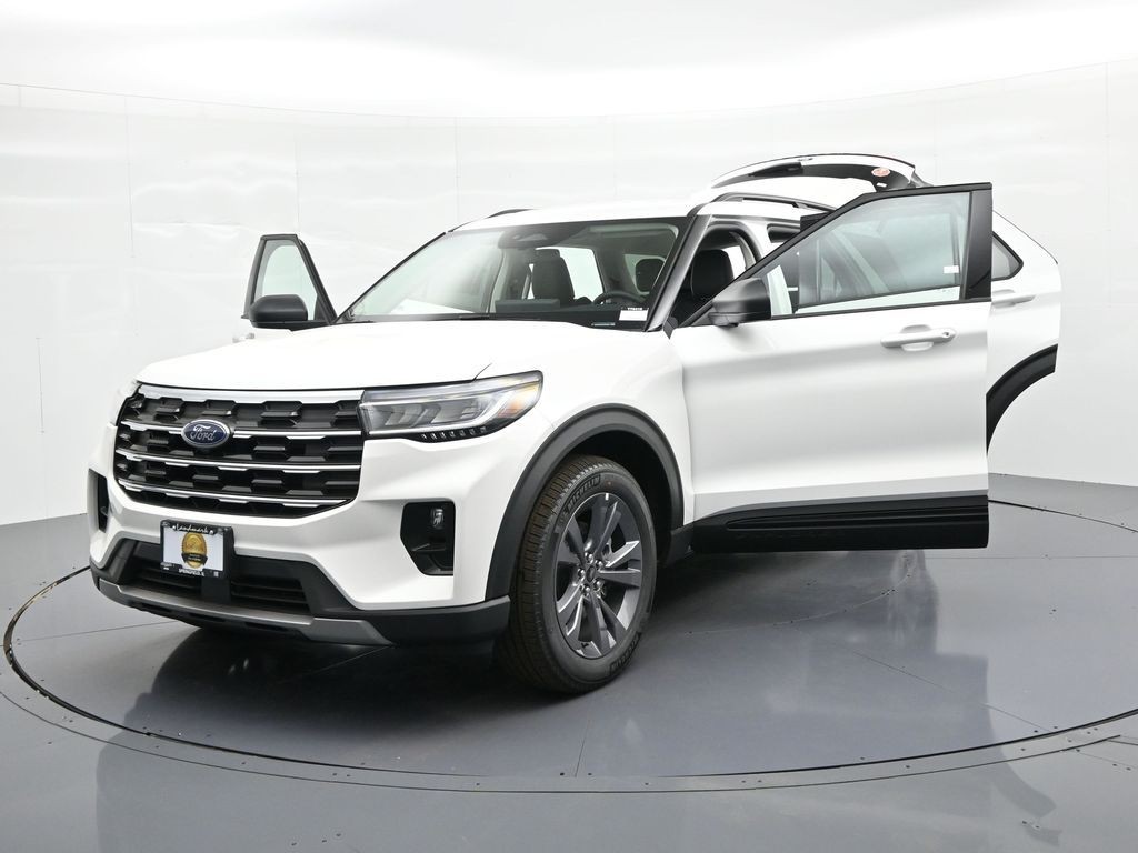 Ford Explorer Vehicle Full-screen Gallery Image 36
