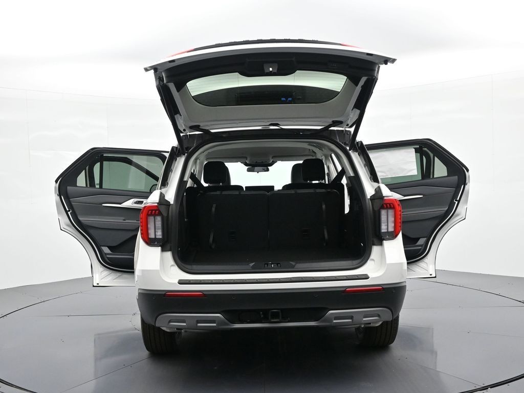 Ford Explorer Vehicle Full-screen Gallery Image 37