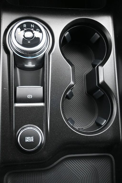 Ford Explorer Vehicle Full-screen Gallery Image 15