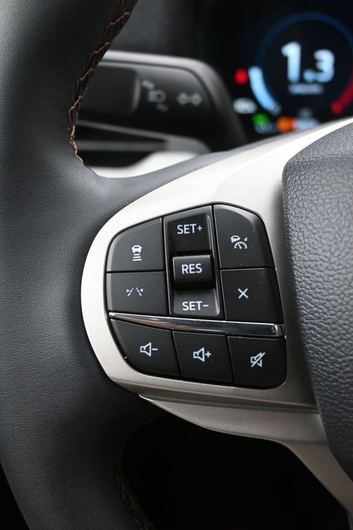 Ford Explorer Vehicle Full-screen Gallery Image 18