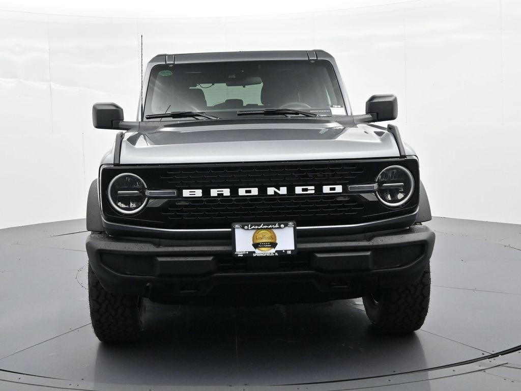 Ford Bronco Vehicle Full-screen Gallery Image 3