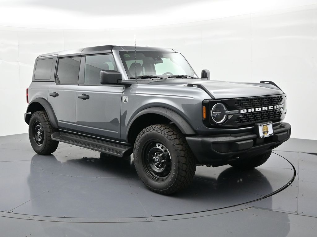 Ford Bronco Vehicle Full-screen Gallery Image 4