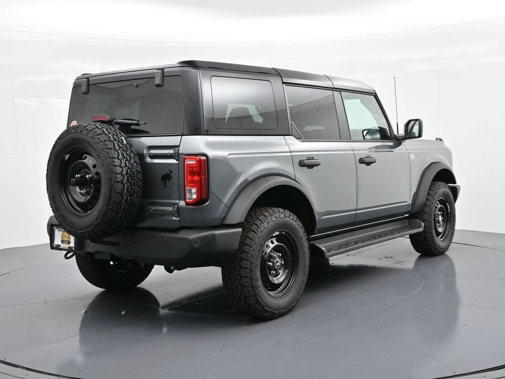 Ford Bronco Vehicle Full-screen Gallery Image 6