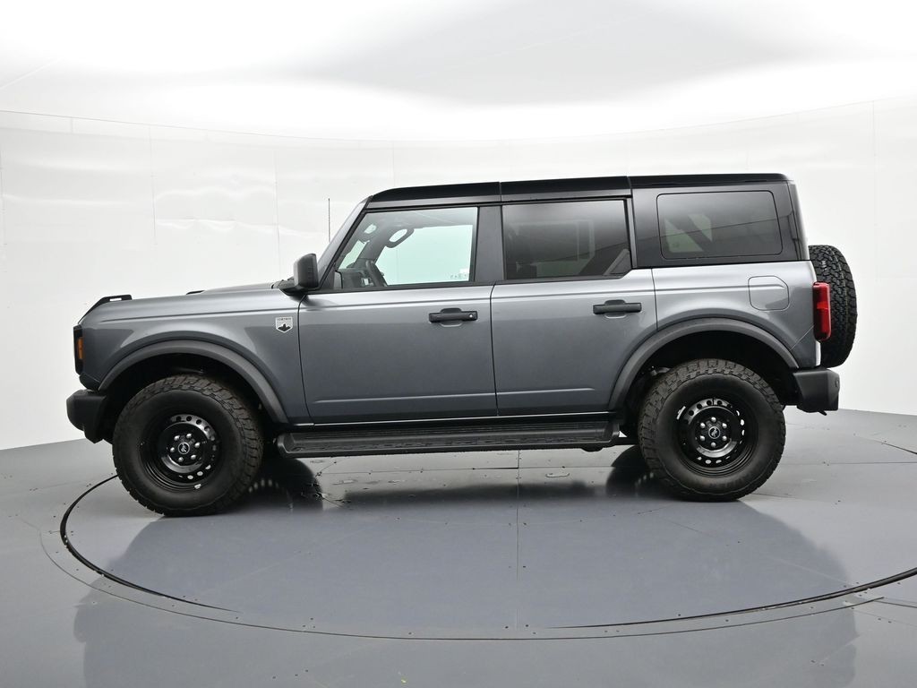 Ford Bronco Vehicle Full-screen Gallery Image 9