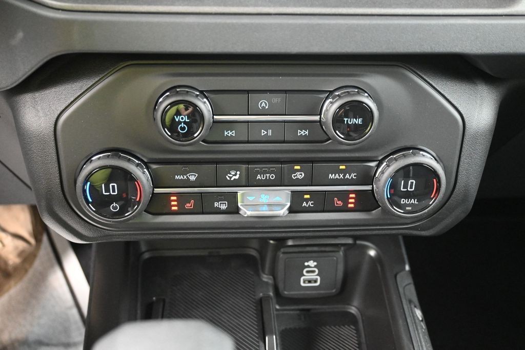 Ford Bronco Vehicle Full-screen Gallery Image 13