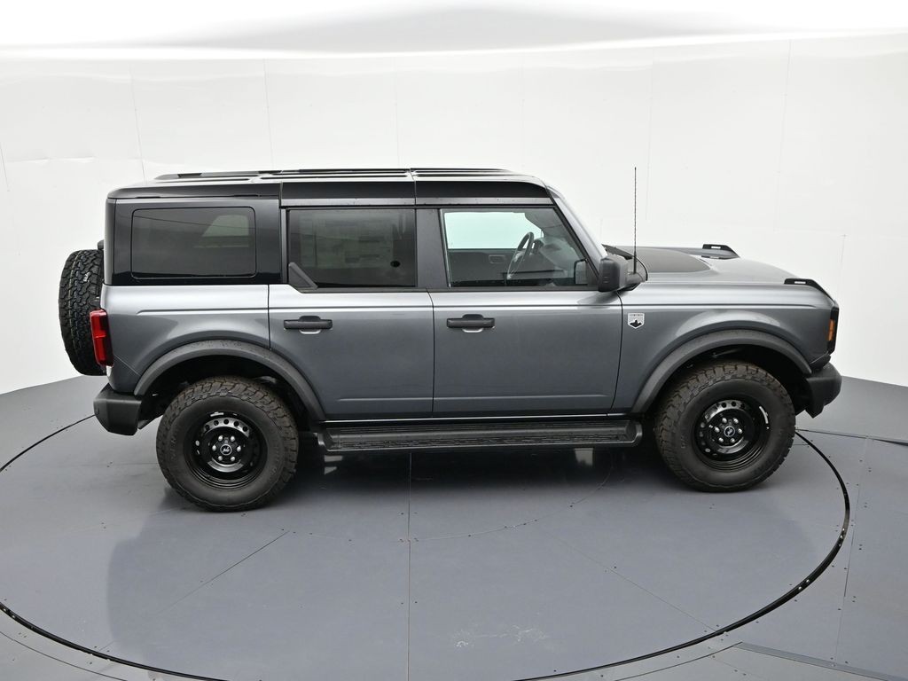 Ford Bronco Vehicle Full-screen Gallery Image 24