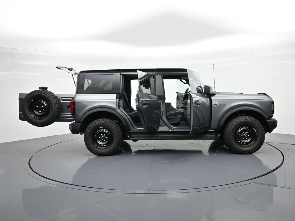 Ford Bronco Vehicle Full-screen Gallery Image 32