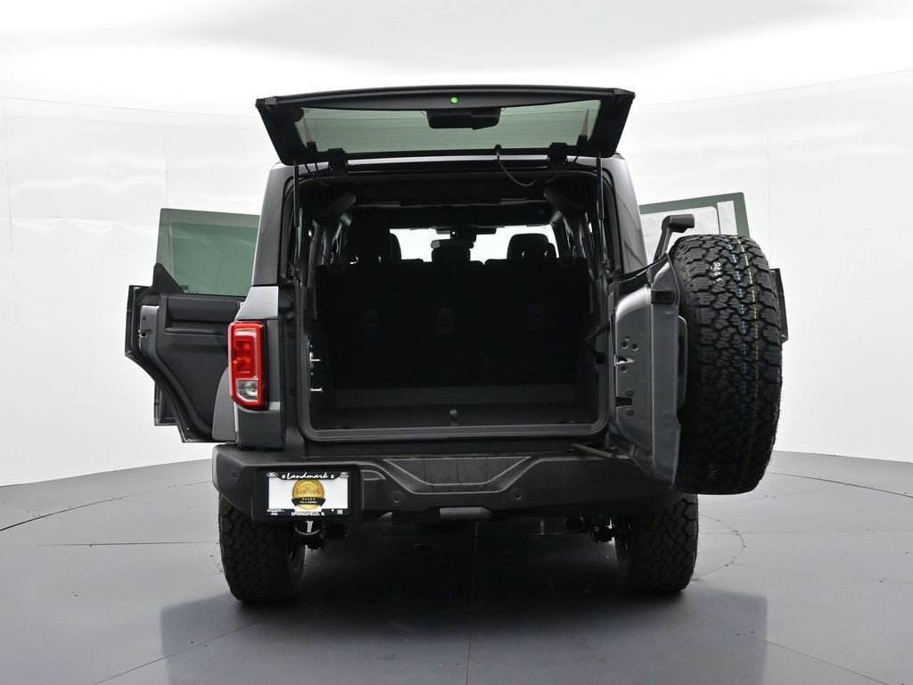 Ford Bronco Vehicle Full-screen Gallery Image 35