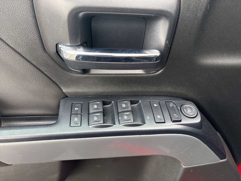 Chevrolet Silverado 1500 Vehicle Full-screen Gallery Image 9