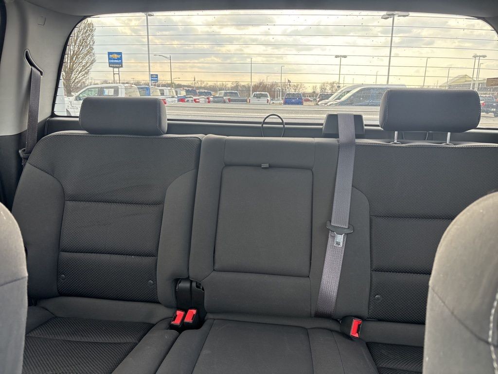 Chevrolet Silverado 1500 Vehicle Full-screen Gallery Image 15