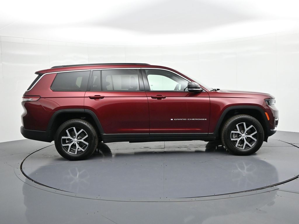Jeep Grand Cherokee L Vehicle Full-screen Gallery Image 05