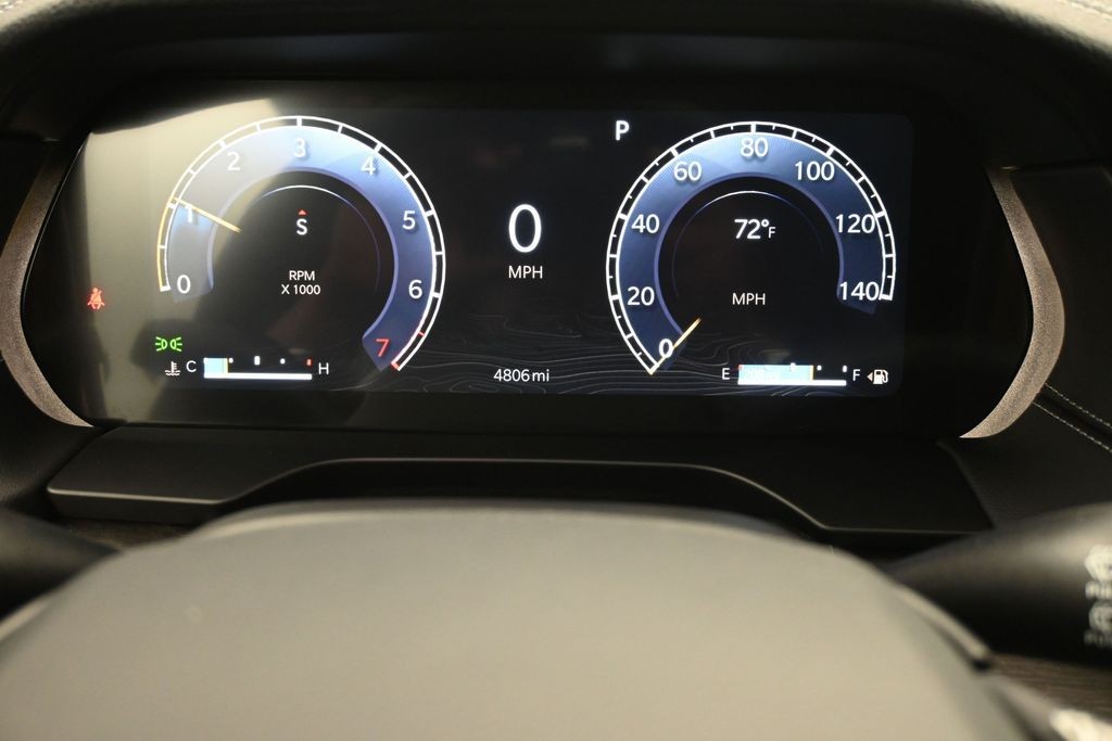 Jeep Grand Cherokee L Vehicle Full-screen Gallery Image 10