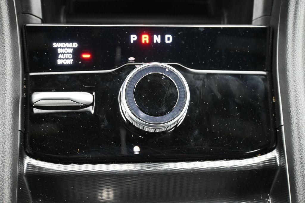 Jeep Grand Cherokee L Vehicle Full-screen Gallery Image 14