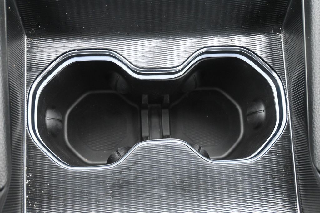 Jeep Grand Cherokee L Vehicle Full-screen Gallery Image 15