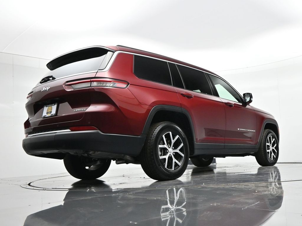 Jeep Grand Cherokee L Vehicle Full-screen Gallery Image 32