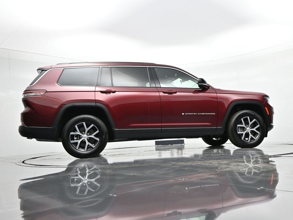 Jeep Grand Cherokee L Vehicle Full-screen Gallery Image 33