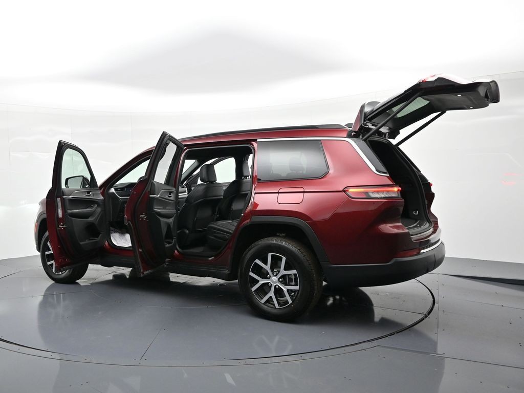 Jeep Grand Cherokee L Vehicle Full-screen Gallery Image 35