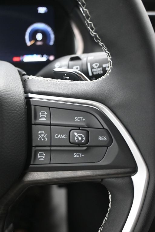 Jeep Grand Cherokee L Vehicle Full-screen Gallery Image 19