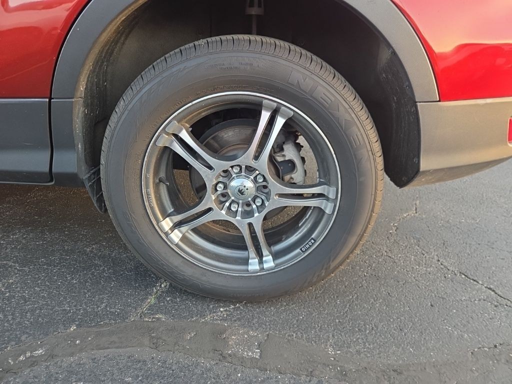 Ford Escape Vehicle Full-screen Gallery Image 4