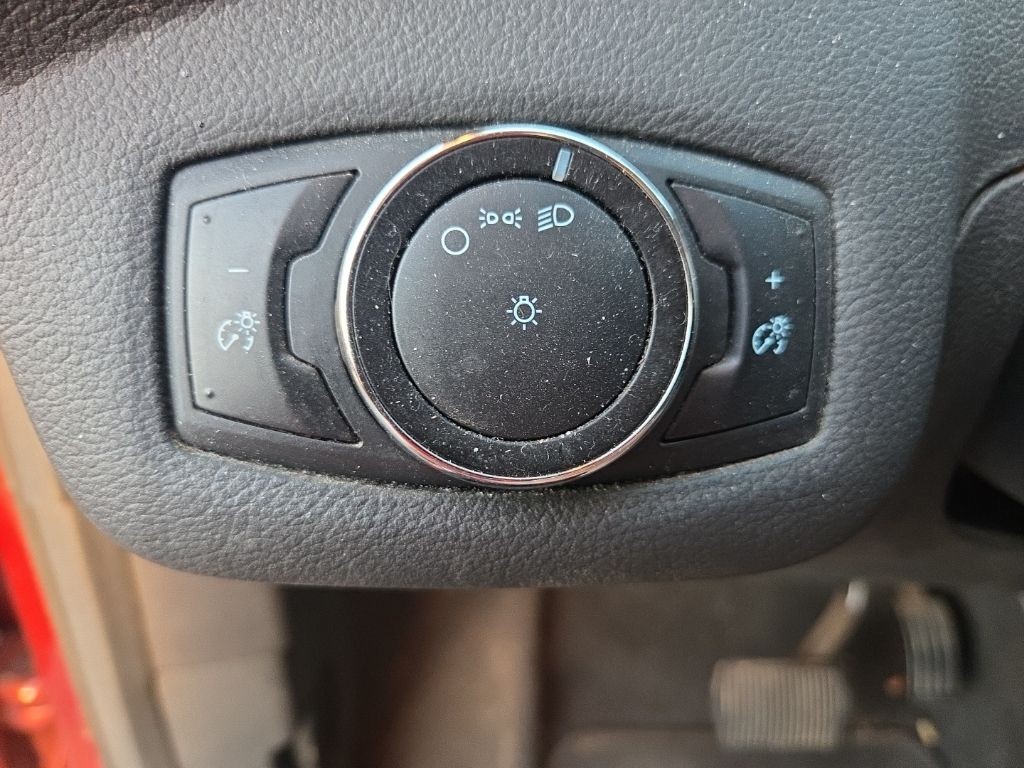 Ford Escape Vehicle Full-screen Gallery Image 10