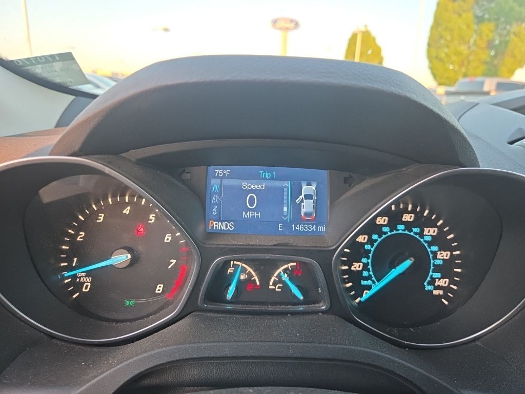 Ford Escape Vehicle Full-screen Gallery Image 11