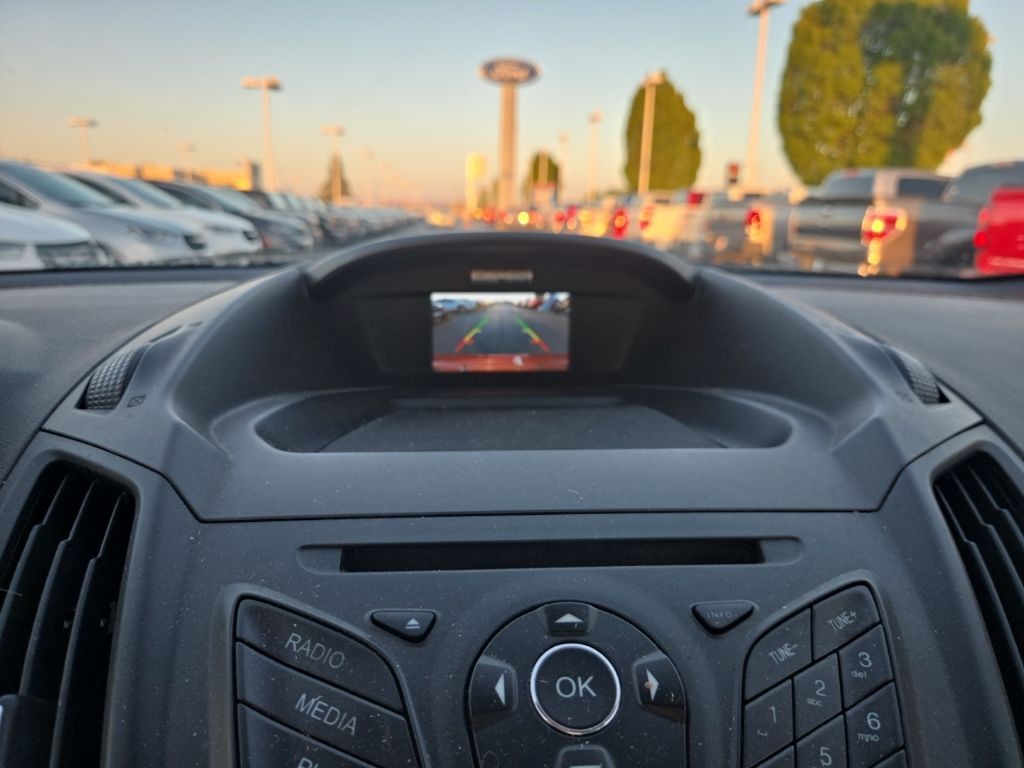 Ford Escape Vehicle Full-screen Gallery Image 14