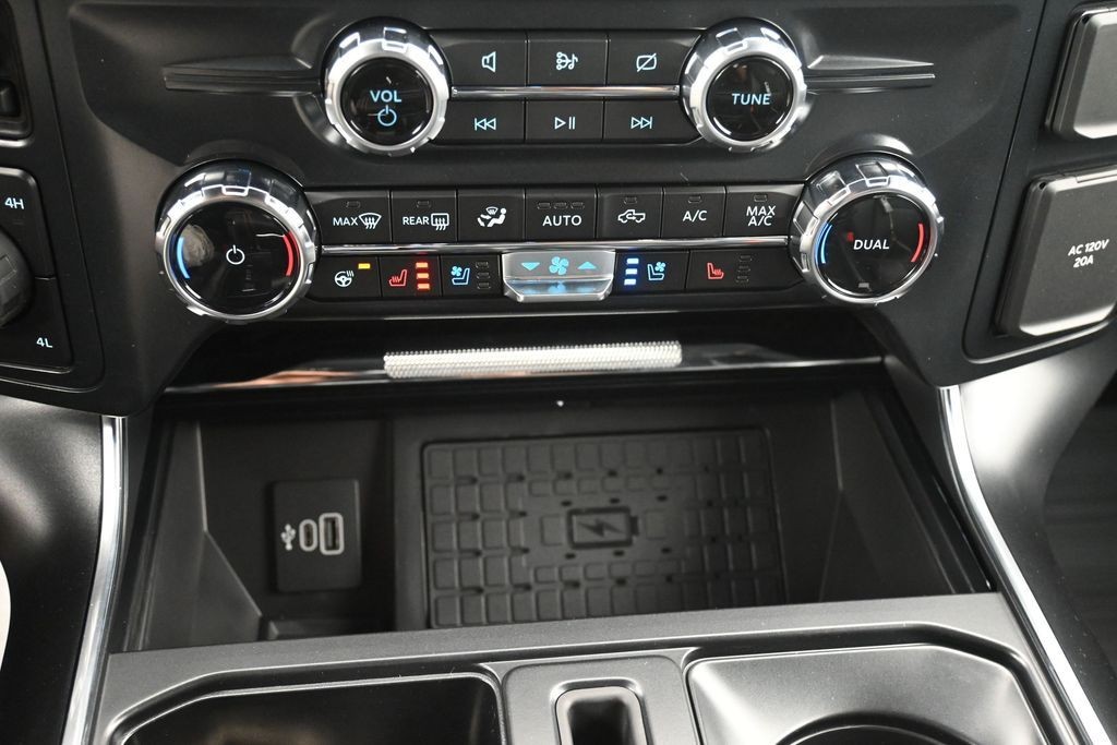 Ford F-150 Vehicle Full-screen Gallery Image 13