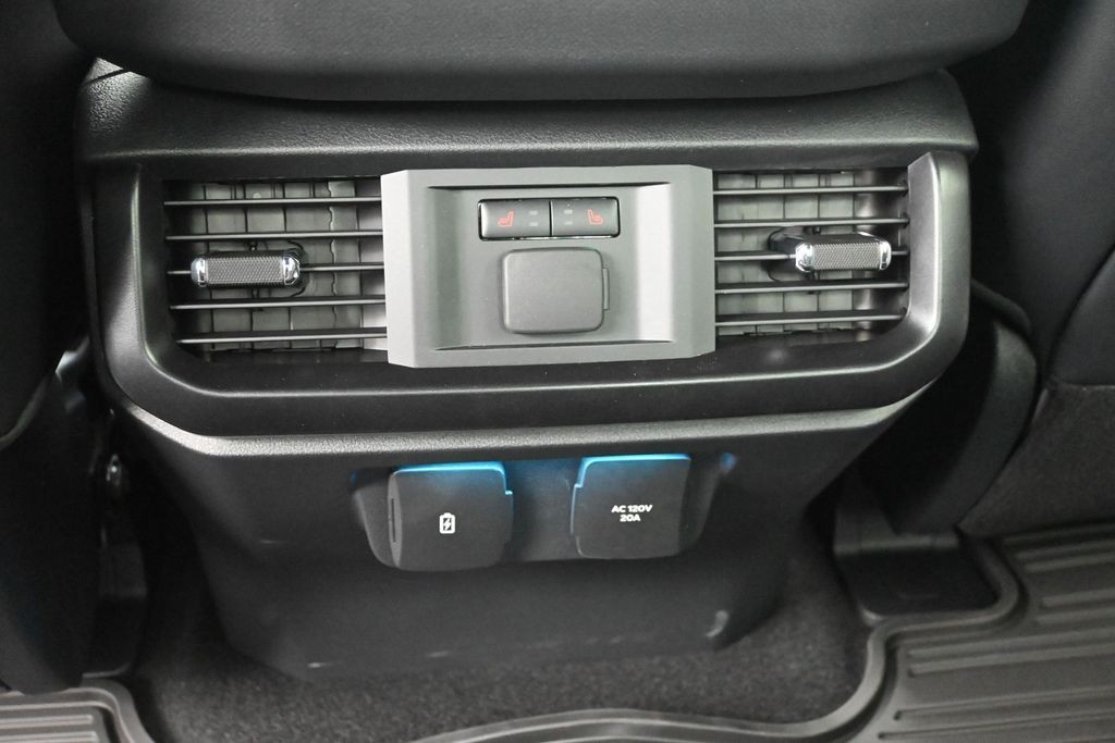 Ford F-150 Vehicle Full-screen Gallery Image 24