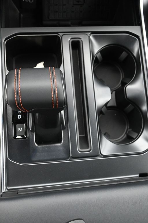 Ford F-150 Vehicle Full-screen Gallery Image 14