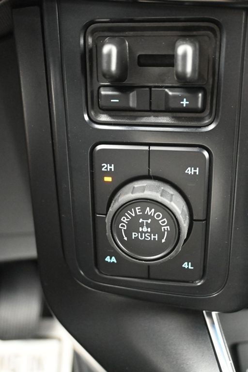 Ford F-150 Vehicle Full-screen Gallery Image 15