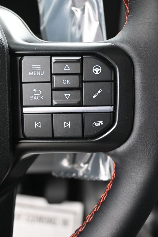 Ford F-150 Vehicle Full-screen Gallery Image 19