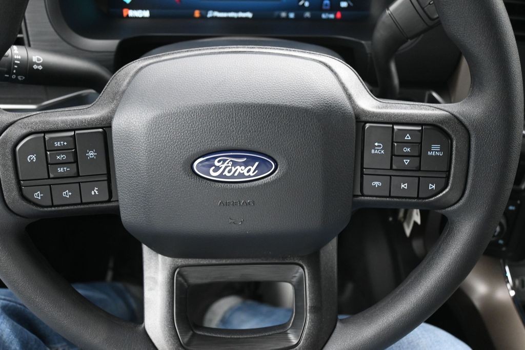Ford F-150 Vehicle Full-screen Gallery Image 17
