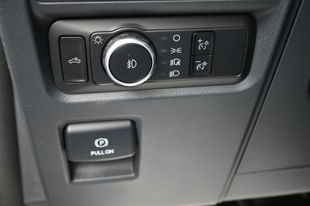 Ford F-150 Vehicle Full-screen Gallery Image 21