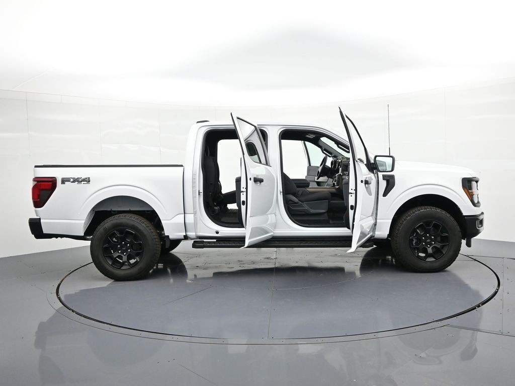 Ford F-150 Vehicle Full-screen Gallery Image 31