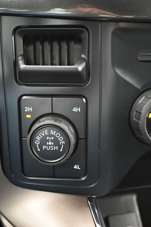 Ford F-150 Vehicle Full-screen Gallery Image 15