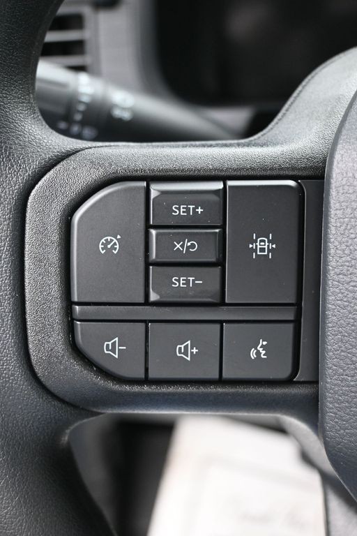 Ford F-150 Vehicle Full-screen Gallery Image 20