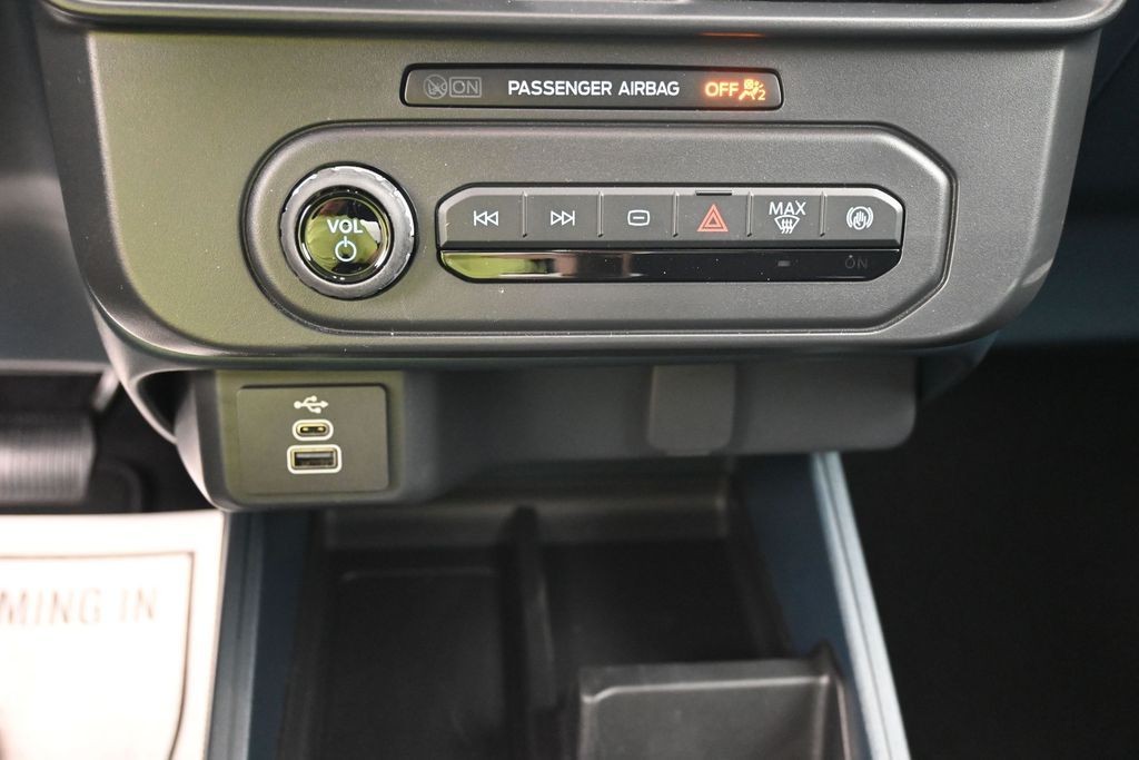 Ford Maverick Vehicle Full-screen Gallery Image 12