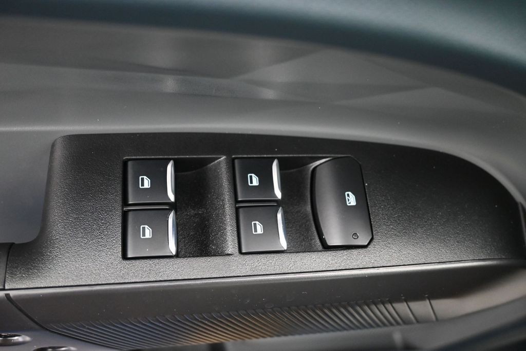 Ford Maverick Vehicle Full-screen Gallery Image 19