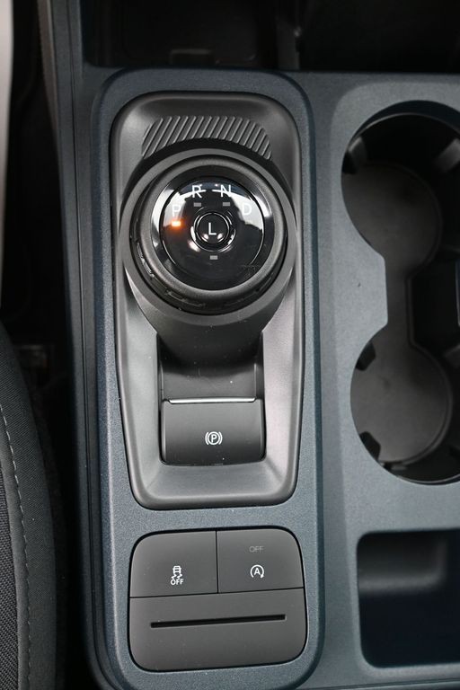 Ford Maverick Vehicle Full-screen Gallery Image 13