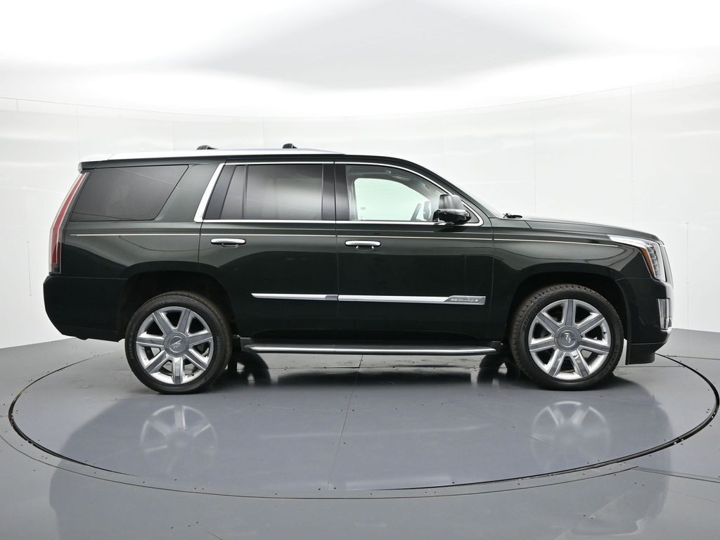 Cadillac Escalade Vehicle Full-screen Gallery Image 05