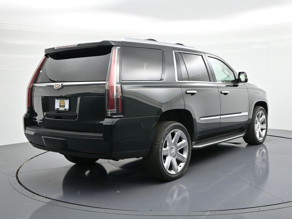 Cadillac Escalade Vehicle Full-screen Gallery Image 06
