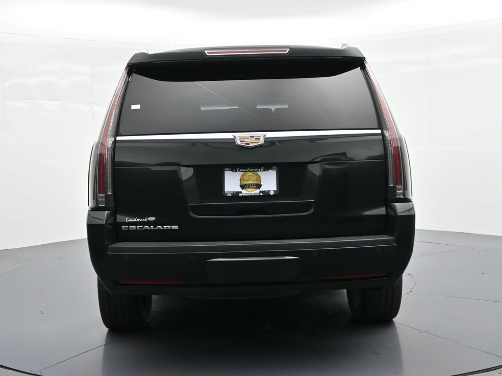 Cadillac Escalade Vehicle Full-screen Gallery Image 07