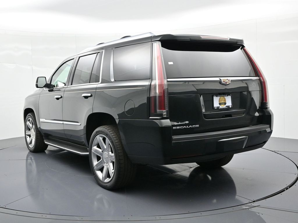 Cadillac Escalade Vehicle Full-screen Gallery Image 08